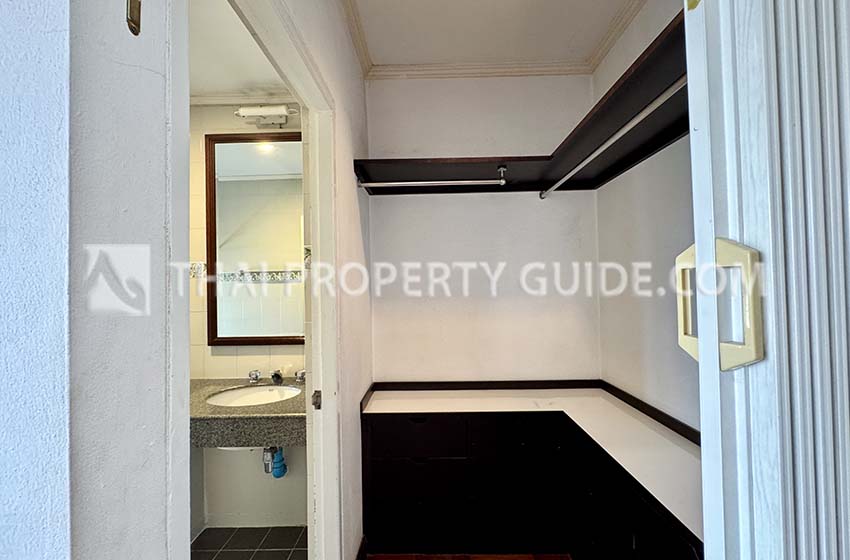 Apartment in Phaholyothin 